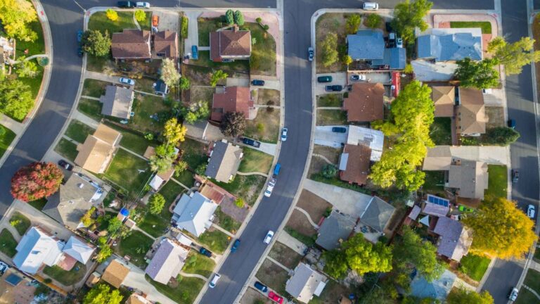 michigan neighborhoods for families suburbs houses homes pool street yard
