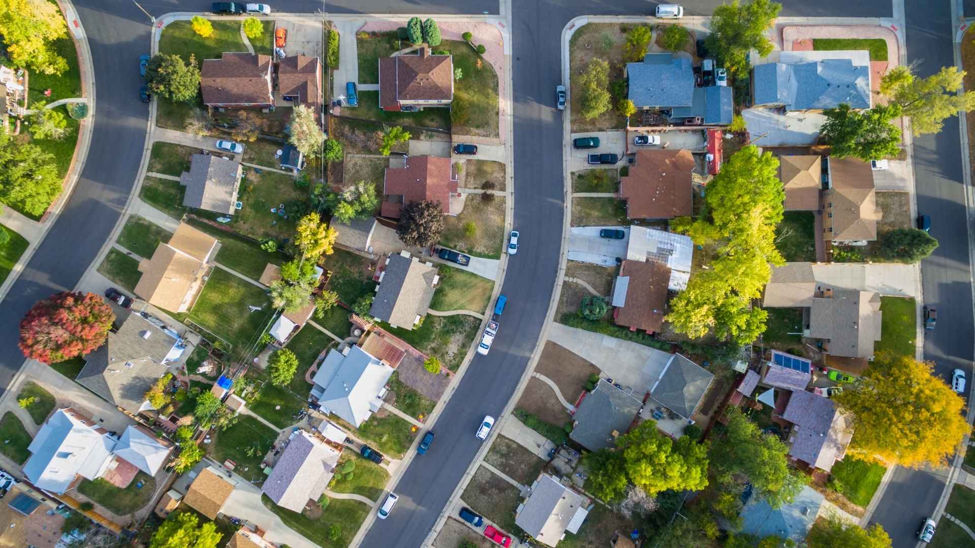 michigan neighborhoods for families suburbs houses homes pool street yard